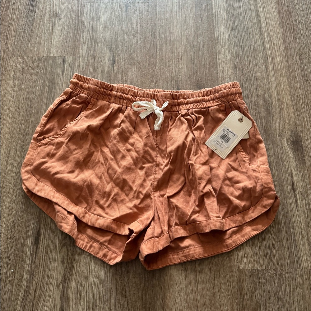 Billabong shorts NWT